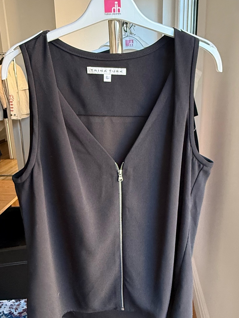 Trina Turk Black Sleeveless Zip-Front Blouse
